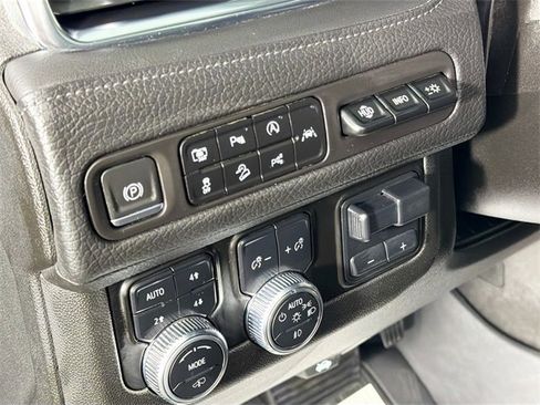 Used 2023 GMC Yukon XL Denali image 10