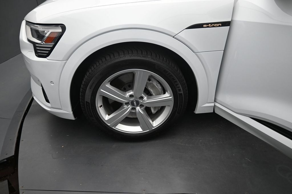 Used 2019 Audi e-tron Premium Plus AWD/4WD image 5