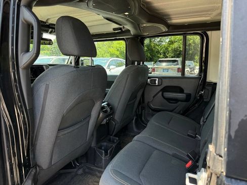 Used 2024 Jeep Wrangler Unlimited Sport AWD/4WD image 11