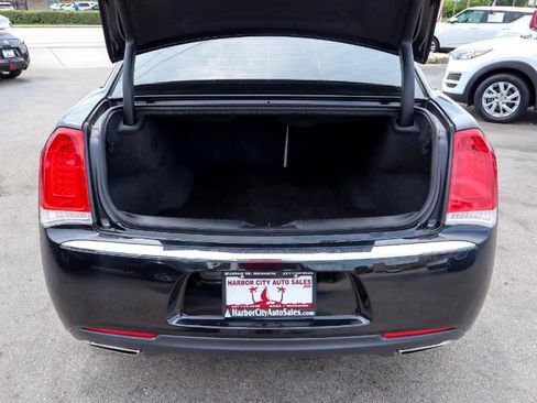 Used 2019 Chrysler 300 Limited image 5