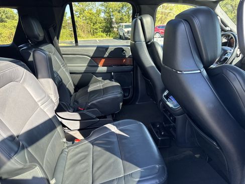 Used 2023 Lincoln Navigator Reserve image 32