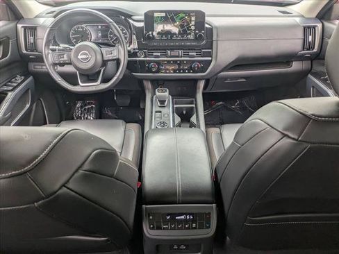 Used 2022 Nissan Pathfinder SL AWD/4WD image 16