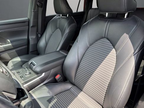 Used 2022 Toyota Highlander XSE AWD/4WD image 14