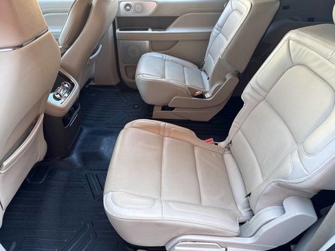 Used 2018 Lincoln Navigator L Reserve w/ Technology Package image 11