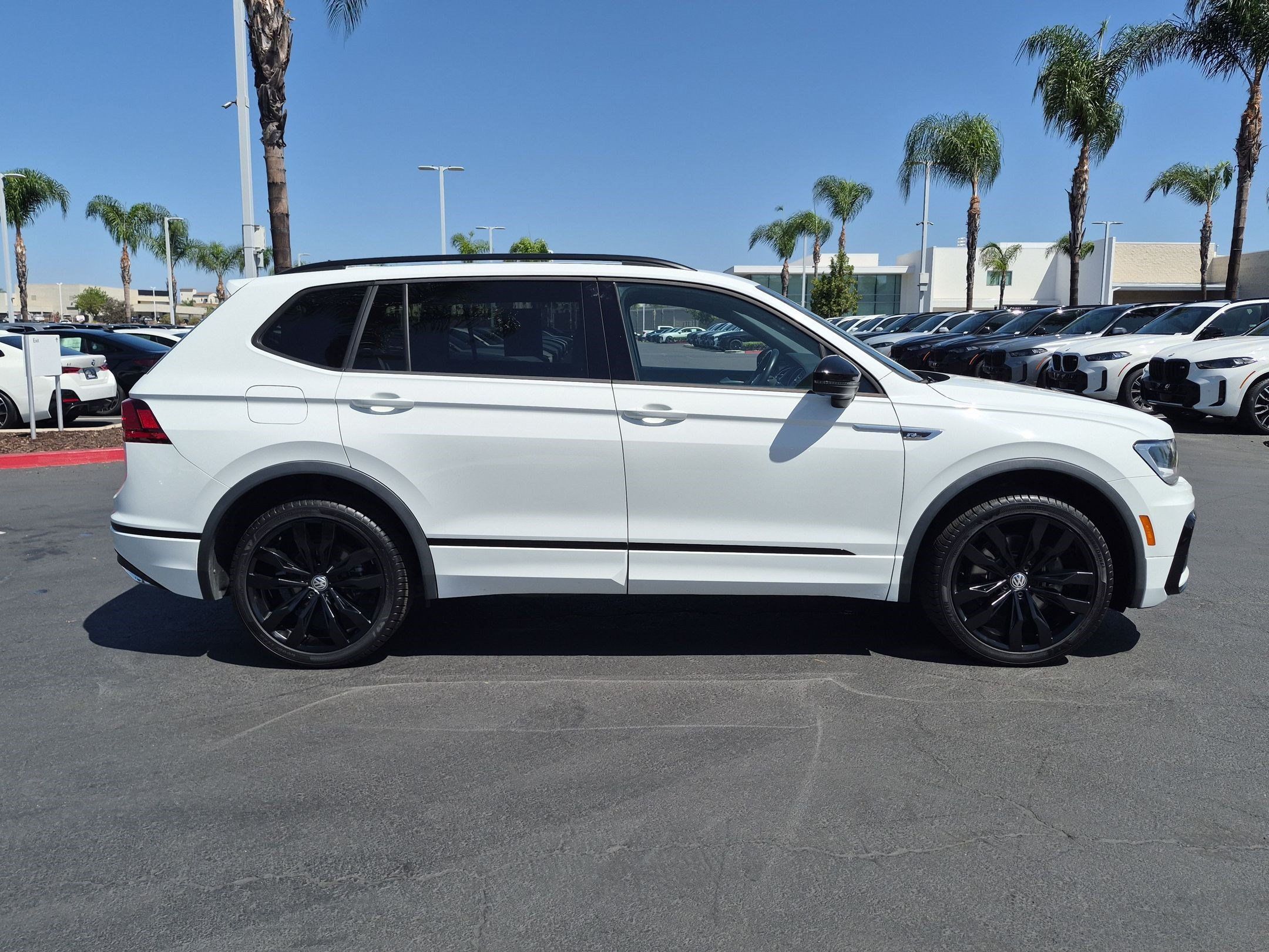 Used 2020 Volkswagen Tiguan SE R-Line AWD/4WD image 11