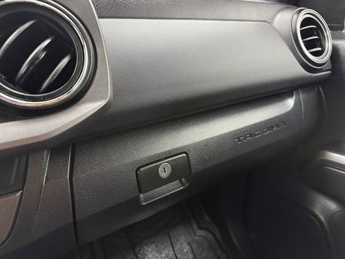 Used 2022 Toyota Tacoma TRD Sport w/ Technology Package image 22