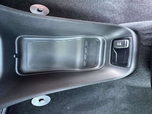 New 2027 Chrysler Pacifica Select FWD image 32