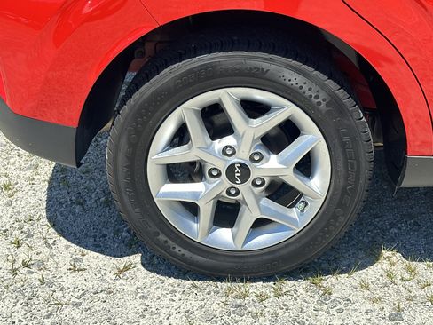 Used 2024 Kia Soul LX w/ Option Group 015 FWD image 17