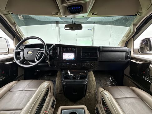 Used 2017 Chevrolet Express 2500 Extended RWD image 15