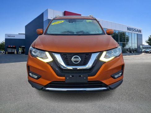 Used 2019 Nissan Rogue SL w/ Premium Package image 2