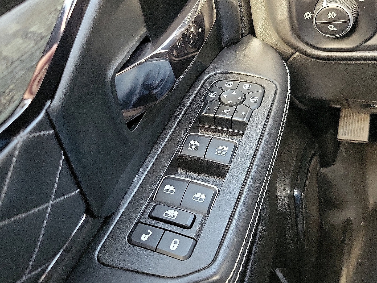 Used 2025 RAM 2500 Limited AWD/4WD image 13