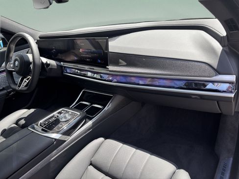 Used 2025 BMW i7 eDrive50 w/ M Sport Package RWD image 23