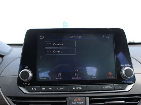 Used 2024 Nissan Altima 2.5 SV FWD image 54