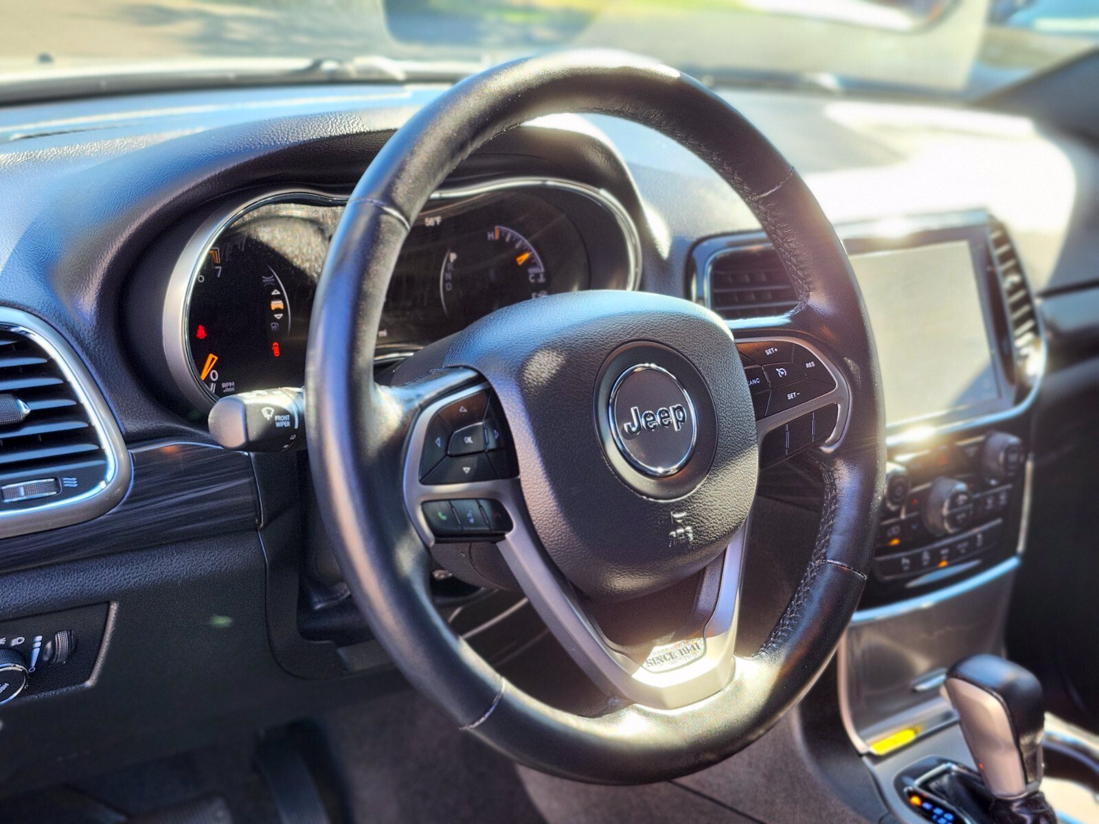 Used 2021 Jeep Grand Cherokee Laredo X AWD/4WD image 18