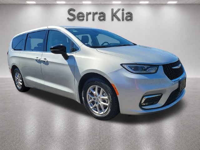 Used 2024 Chrysler Pacifica Touring-L FWD image 7