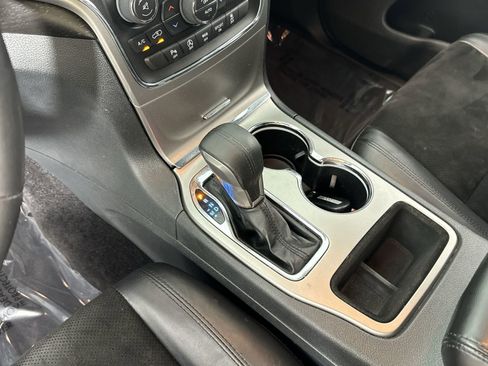 Used 2017 Jeep Grand Cherokee Altitude image 17