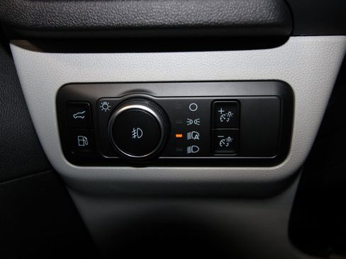 Used 2025 Ford Escape SE FWD image 9