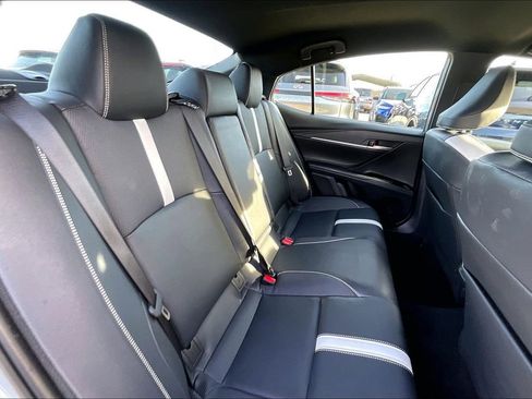 Used 2025 Toyota Camry SE image 35