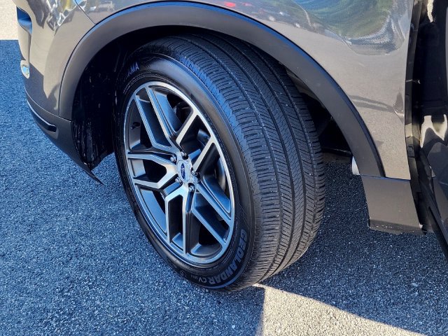 Certified 2018 Ford Explorer Sport w/ Ford Safe & Smart Package AWD/4WD image 35