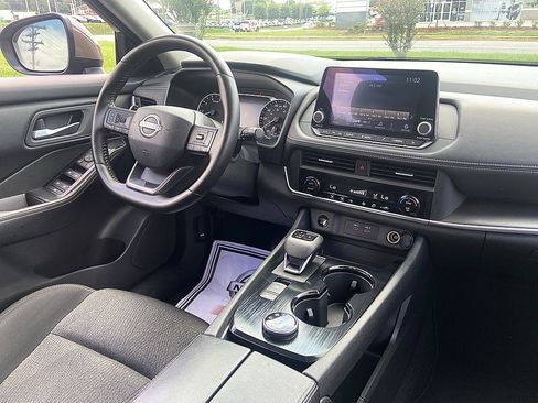 Certified 2025 Nissan Rogue SV AWD/4WD image 29