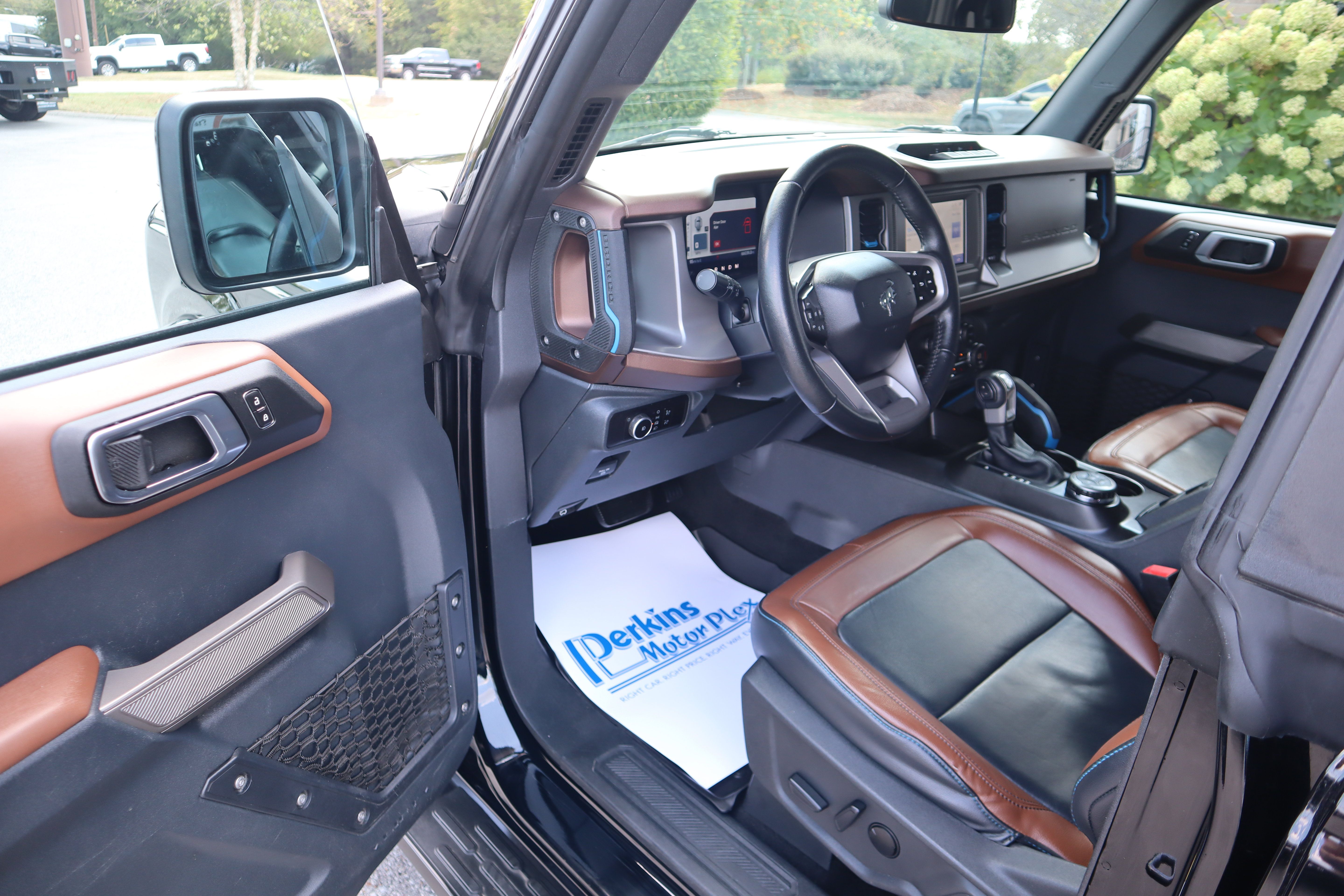Used 2023 Ford Bronco Outer Banks AWD/4WD image 3