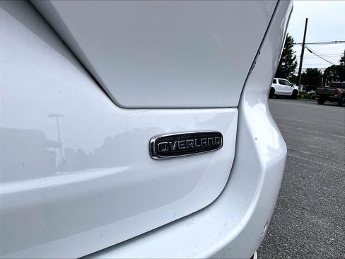 Used 2023 Jeep Grand Cherokee Overland w/ Advanced Protech Group III AWD/4WD image 29