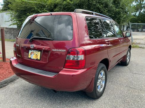 Used 2005 Toyota Highlander 4WD V6 w/ Appearance Pkg image 9