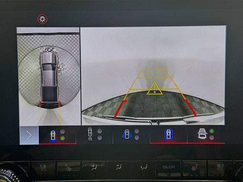 Used 2024 GMC Canyon Denali image 18