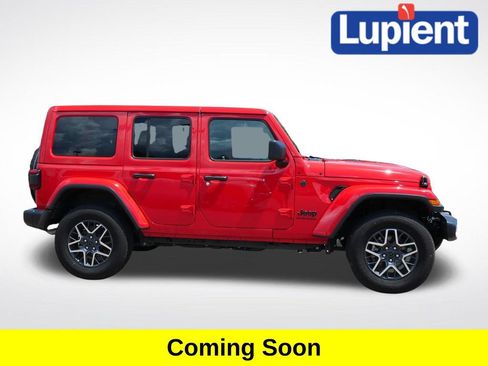 Used 2025 Jeep Wrangler Unlimited Sahara AWD/4WD image 2