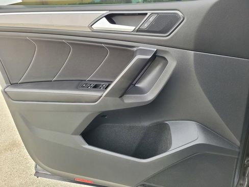 Used 2023 Volkswagen Tiguan SE R-Line image 30