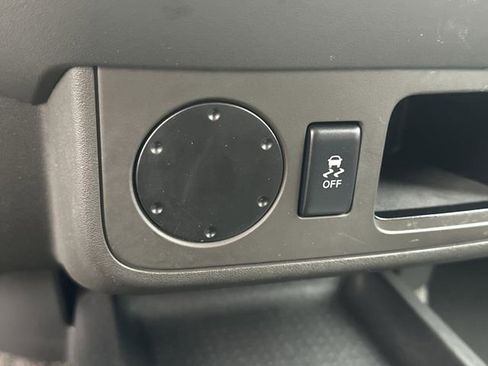 Used 2016 Nissan Frontier SV image 19