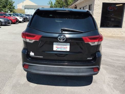 Used 2019 Toyota Highlander XLE FWD image 4