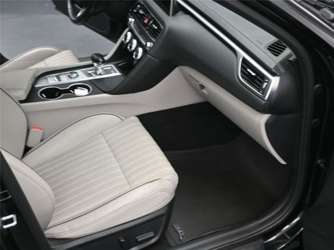 Used 2021 Genesis G70 2.0T w/ Elite Package image 9