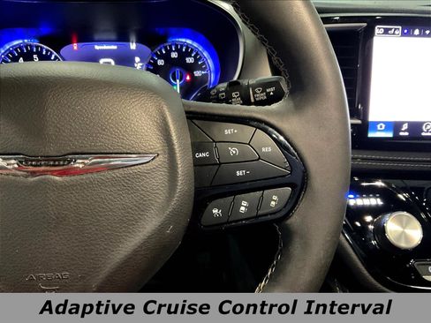 Used 2022 Chrysler Pacifica Limited w/ Uconnect Theater Family Group AWD/4WD image 11
