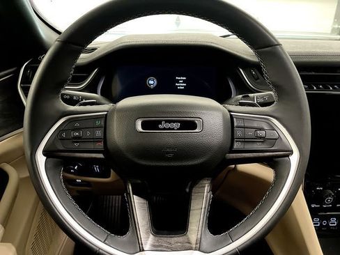 Used 2023 Jeep Grand Cherokee Limited w/ Luxury Tech Group II image 19