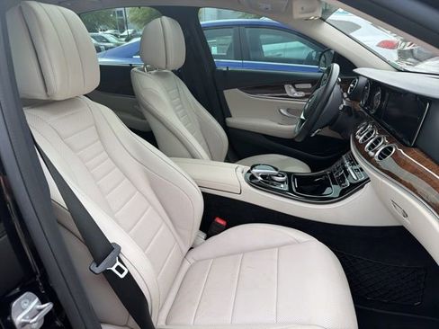 Used 2018 Mercedes-Benz E 400 4MATIC Sedan image 28