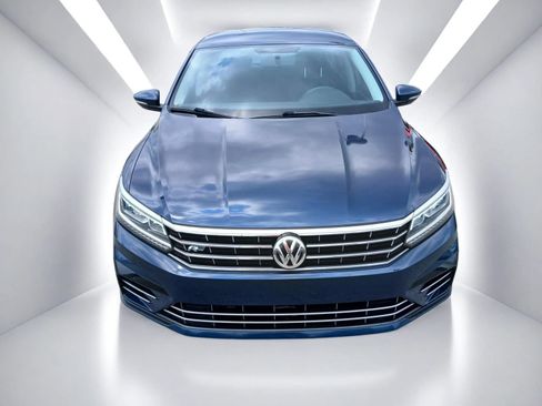 Used 2018 Volkswagen Passat 2.0T S FWD image 3
