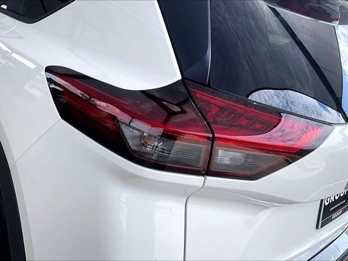 Certified 2023 Nissan Rogue SV FWD image 28