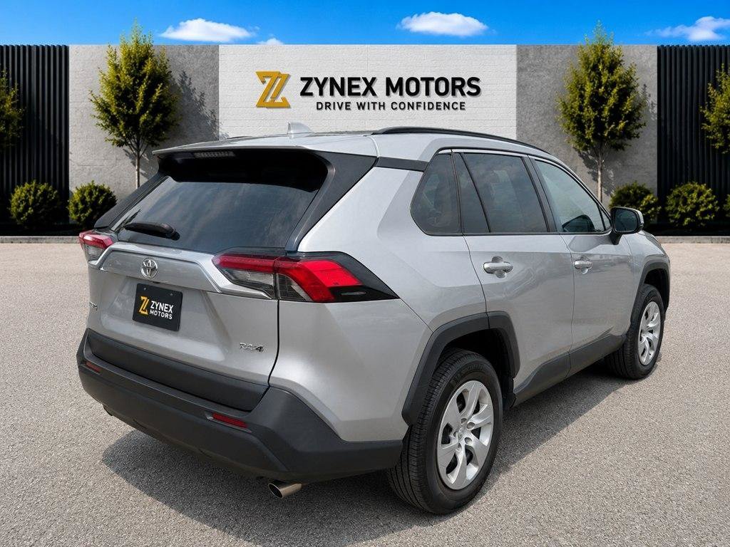 Used 2019 Toyota RAV4 LE FWD image 4