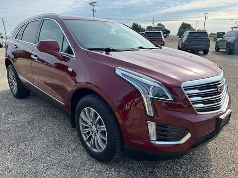 Used 2017 Cadillac XT5 Luxury w/ Driver Awareness Package FWD image 9
