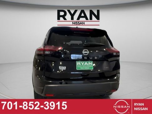 Certified 2025 Nissan Rogue SV image 4