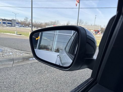 Used 2022 Ford Escape SE w/ SE Sport Appearance Package image 27