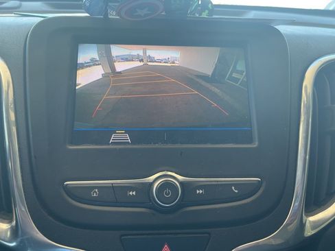 Used 2020 Chevrolet Equinox LT image 16