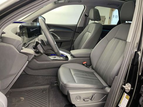 Certified 2025 Audi Q5 Premium w/ Convenience Package image 5