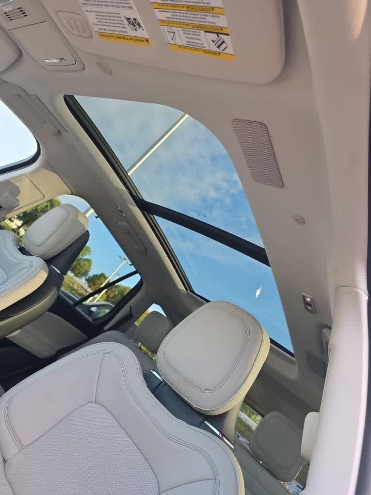 Used 2025 Lincoln Aviator Reserve w/ Equipment Group 201A AWD/4WD image 8