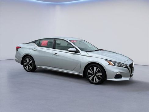 Certified 2022 Nissan Altima 2.5 SV FWD image 1