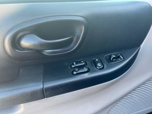 Used 2002 Ford F150 Lightning RWD image 39