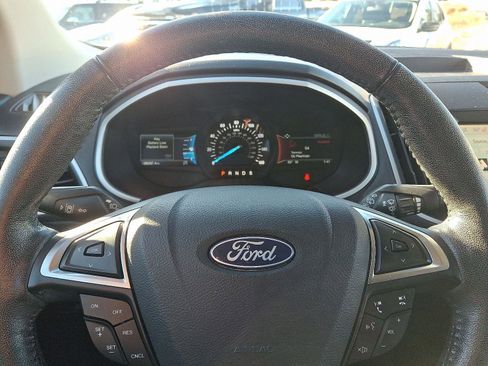 Used 2020 Ford Edge SEL image 37