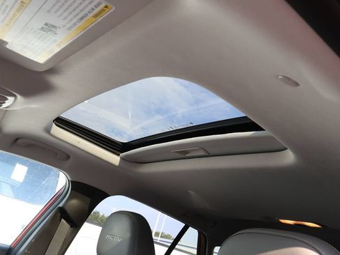 Used 2024 Chevrolet Trax ACTIV w/ Sunroof Package FWD image 11