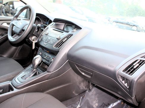 Used 2016 Ford Focus SE image 17